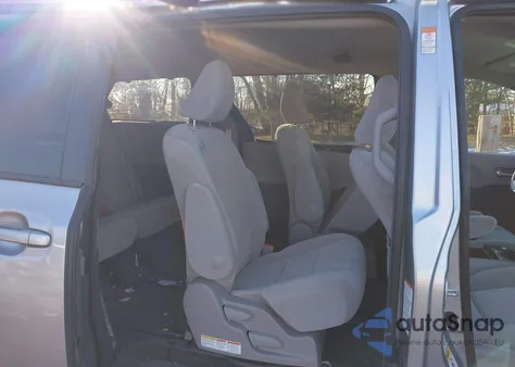 2017 Toyota Sienna Le 7 Passenger z USA, uszkodzony, nr VIN 5TDJZ3DC9HS183536